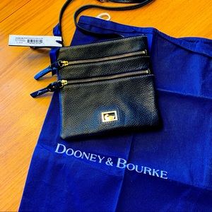 NEW Dooney&Bourke North South Triple Zip